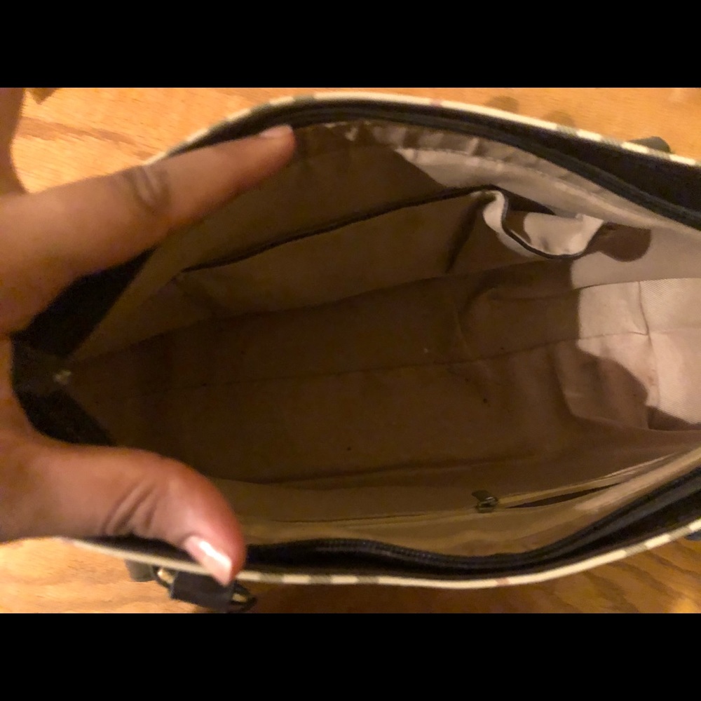 Not authentic Burberry bag - Picture 3 of 3